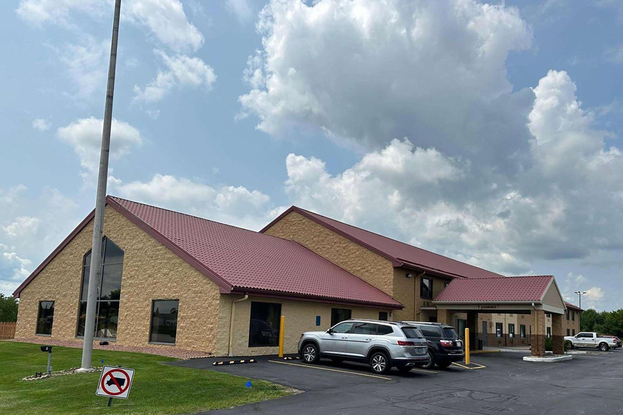 Super 8 By Wyndham Sturtevant Racine Exterior photo